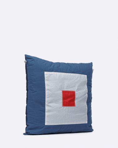 Cushion 20x20 in · Flag