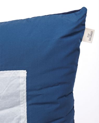 Cushion 20x20 in · Flag